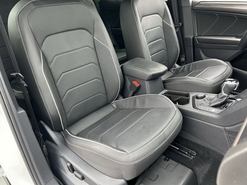 Used 2023 Volkswagen Tiguan SEL R-Line AWD/4WD image 8