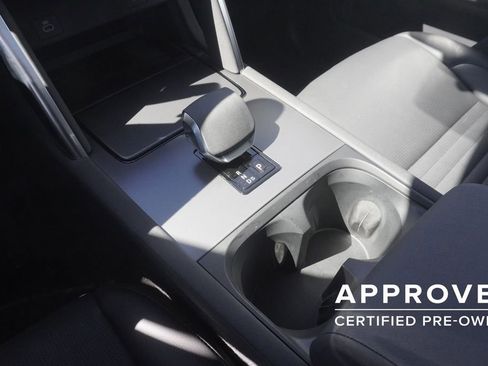 Used 2025 Land Rover Discovery Sport S image 14