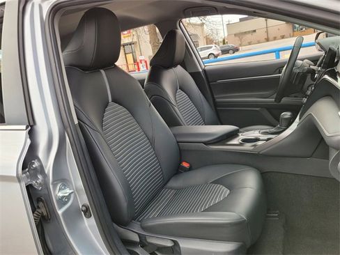 Used 2024 Toyota Camry SE image 17