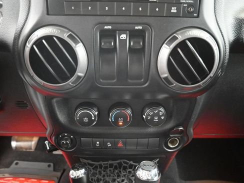 Used 2015 Jeep Wrangler Sport AWD/4WD image 13
