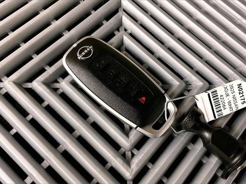 New 2025 Nissan Rogue SL w/ Tech Package image 12