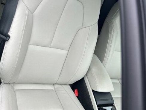 Used 2024 Volvo XC40 B5 Plus w/ Climate Package AWD/4WD image 8