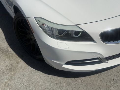 Used 2011 BMW Z4 sDrive30i image 3