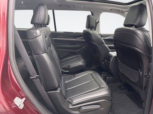 Used 2023 Jeep Grand Cherokee L Limited AWD/4WD image 19