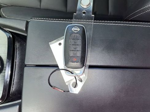 Certified 2025 Nissan Rogue SL w/ SL Premium Package image 34