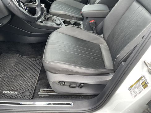 Used 2023 Volkswagen Tiguan SE R-Line AWD/4WD image 3