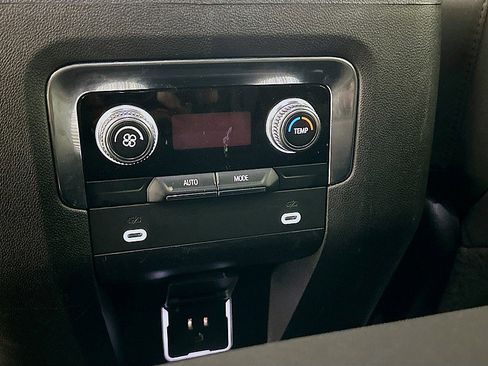 Used 2023 GMC Yukon SLE w/ Gmc Pro Safety Plus Package image 24