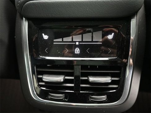 Used 2022 Volvo XC60 B6 R-Design w/ Advanced Package image 34