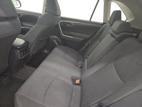 Used 2022 Toyota RAV4 LE FWD image 9