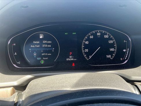 Used 2018 Honda Accord Touring image 6