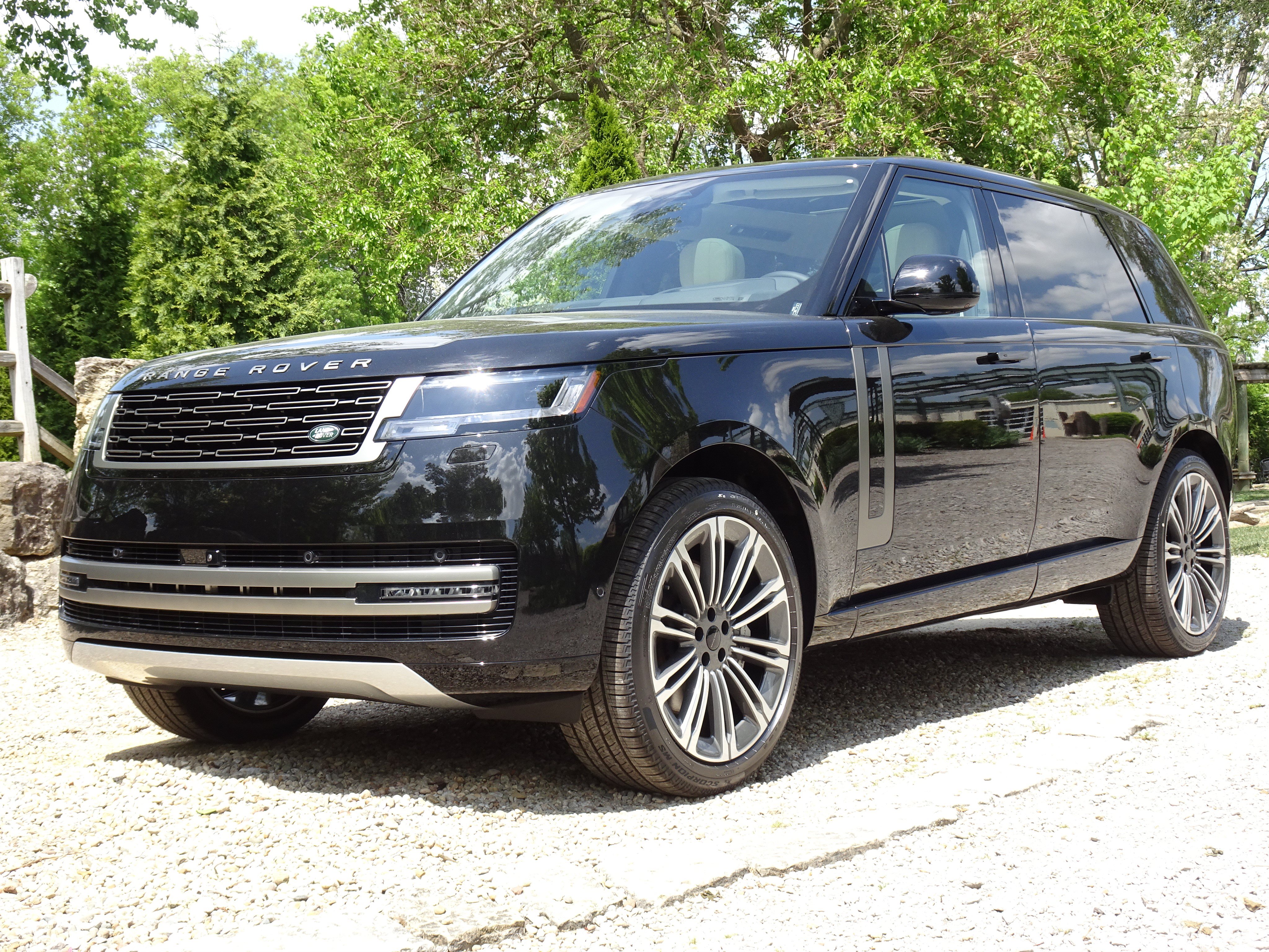 New 2026 Land Rover Range Rover Long Wheelbase SE AWD/4WD image 6