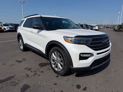 Used 2023 Ford Explorer XLT w/ Equipment Group 202A AWD/4WD image 3