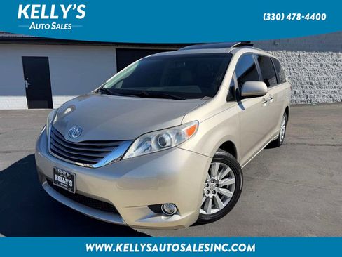 Used 2017 Toyota Sienna XLE Premium image 1