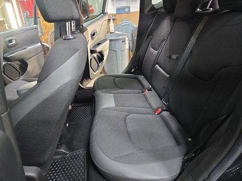 Used 2018 Jeep Renegade Altitude image 13