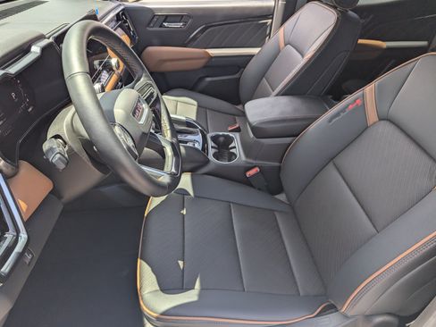 Used 2026 GMC Canyon AT4 w/ AT4 Premium Package AWD/4WD image 13