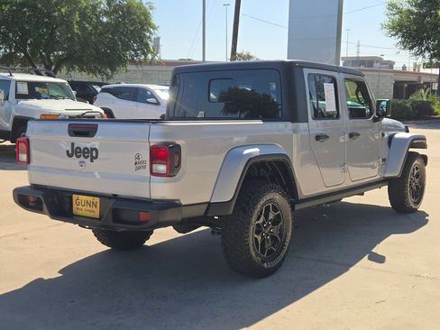 Used 2022 Jeep Gladiator Sport AWD/4WD image 3