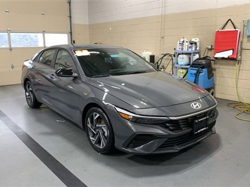 Certified 2025 Hyundai Elantra Sport image 1