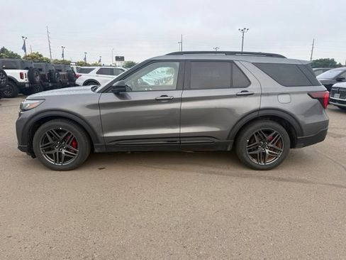Used 2025 Ford Explorer ST AWD/4WD image 7