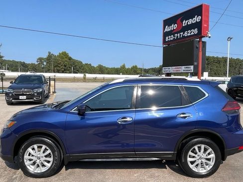 Used 2018 Nissan Rogue SV w/ Sun & Sound Touring Package AWD/4WD image 5