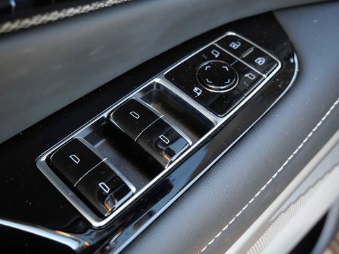 Used 2025 Cadillac Optiq Sport 2 w/ LPO, ONYX Package AWD/4WD image 18