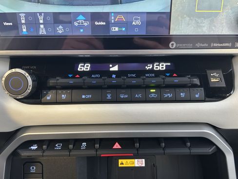 Used 2024 Toyota Tundra Capstone AWD/4WD image 28