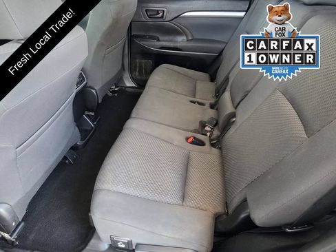 Used 2019 Toyota Highlander LE AWD/4WD image 9