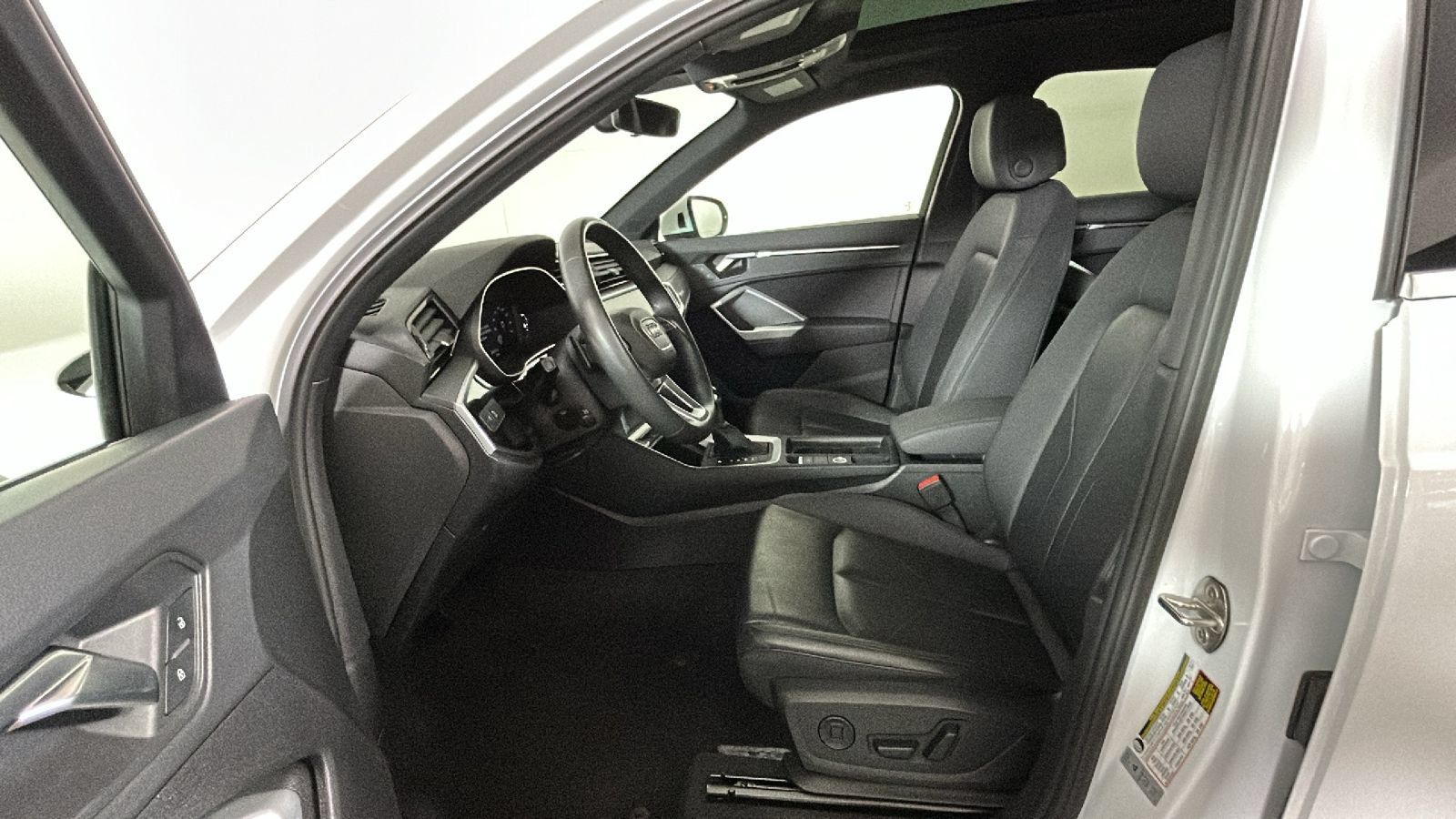 Used 2025 Audi Q3 2.0T Premium AWD/4WD image 12