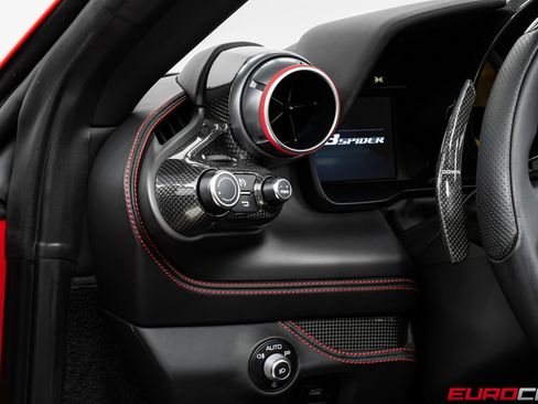 Used 2022 Ferrari F8 Tributo image 33