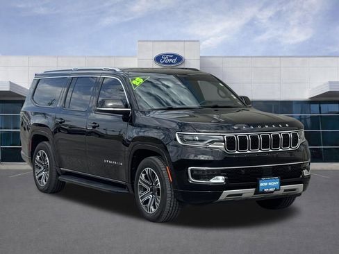 Used 2023 Jeep Wagoneer L Series II image 2