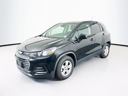 Used 2019 Chevrolet Trax LS w/ Tint and Cruise Package FWD image 3
