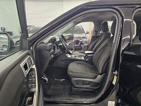 Used 2020 Ford Explorer XLT AWD/4WD image 8