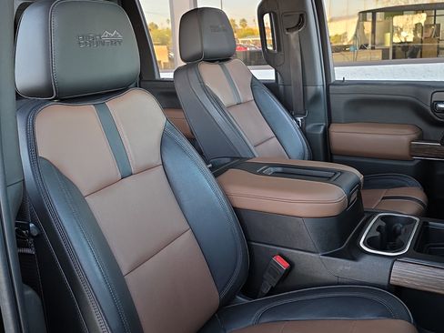 Used 2021 Chevrolet Silverado 2500 High Country w/ Z71 Off-Road Package image 37