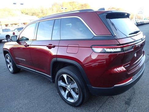 Certified 2024 Jeep Grand Cherokee Limited image 3