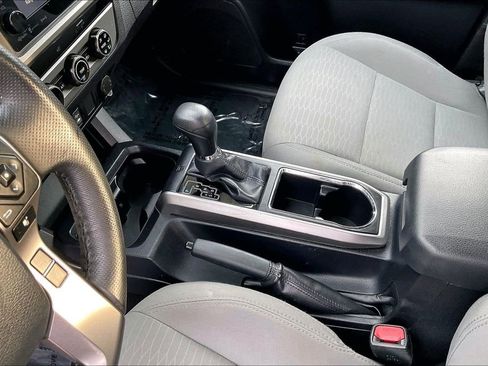 Used 2018 Toyota Tacoma SR5 image 17