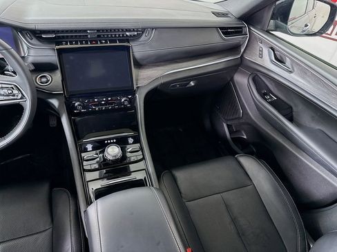 Used 2023 Jeep Grand Cherokee Overland w/ Luxury Tech Group IV image 29