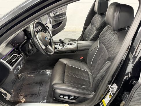 Used 2022 BMW M760i xDrive w/ Luxury Rear Seating Package AWD/4WD image 15
