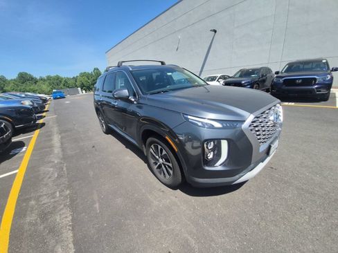 Used 2022 Hyundai Palisade SEL FWD image 3