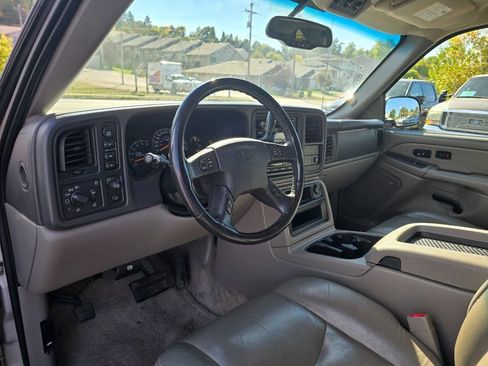 Used 2005 Chevrolet Tahoe Z71 w/ Preferred Equipment Group image 15