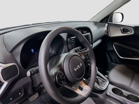 Certified 2022 Kia Soul LX image 9