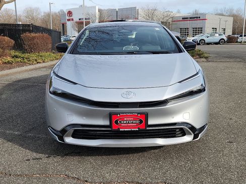 Certified 2025 Toyota Prius Plug-In Hybrid image 2