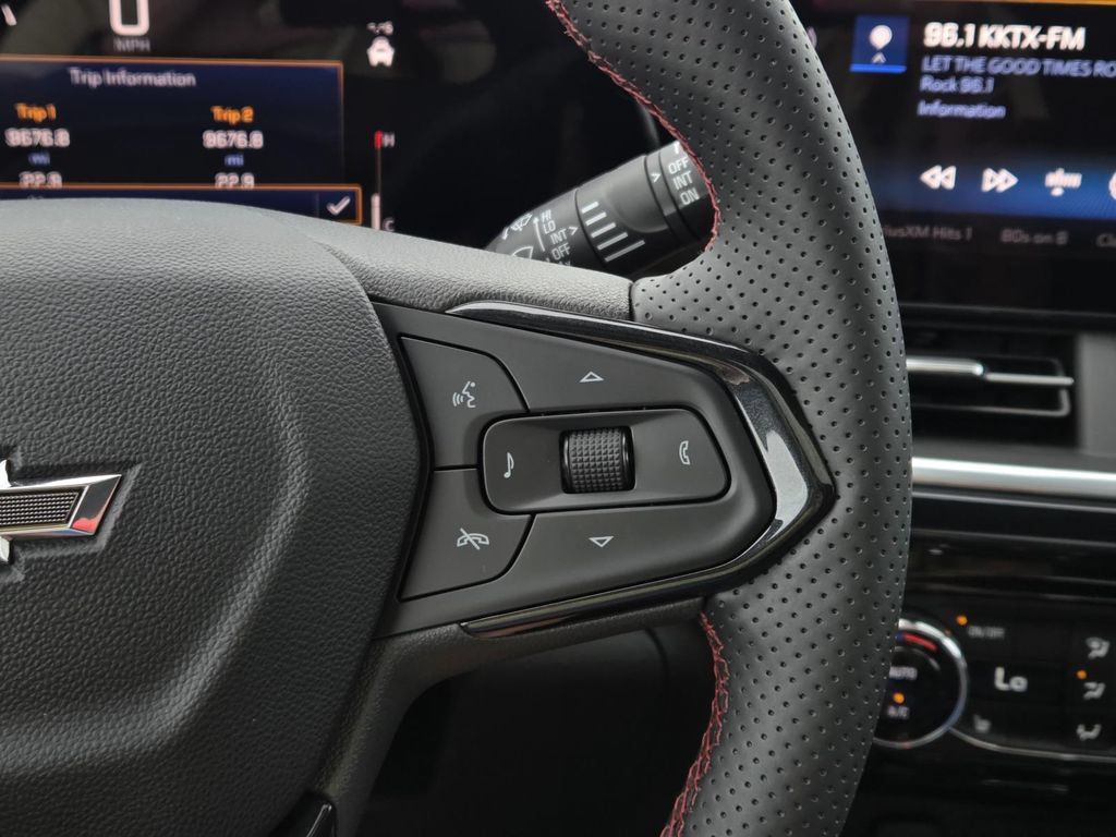 Used 2024 Chevrolet Trax RS w/ Sunroof Package FWD image 18