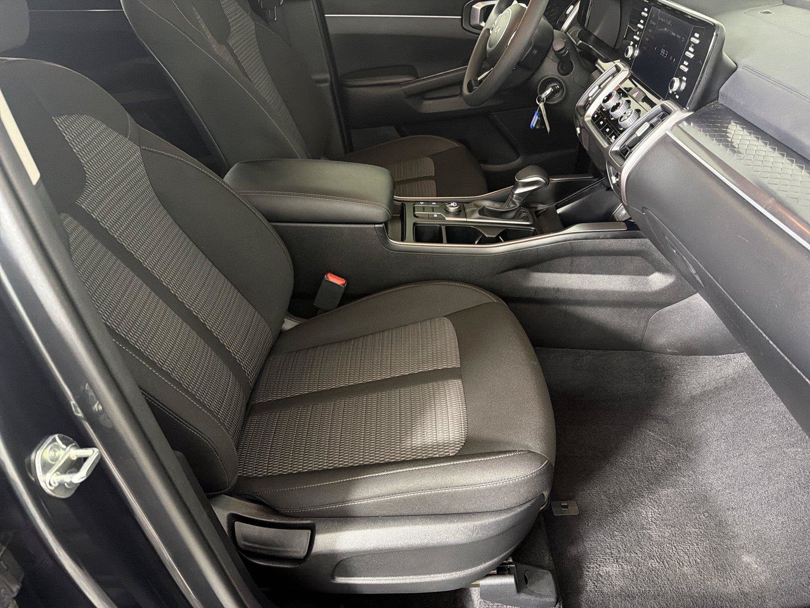 Used 2023 Kia Sorento LX FWD image 11