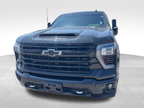Used 2025 Chevrolet Silverado 3500 High Country w/ Midnight Edition AWD/4WD image 2