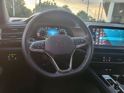 Used 2026 Volkswagen Atlas SE FWD image 27