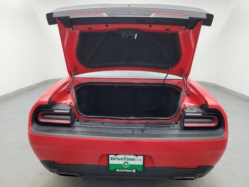 Used 2017 Dodge Challenger SXT image 29