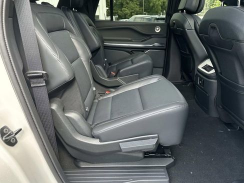 New 2025 Lincoln Navigator L Reserve w/ Jet Appearance Package image 15