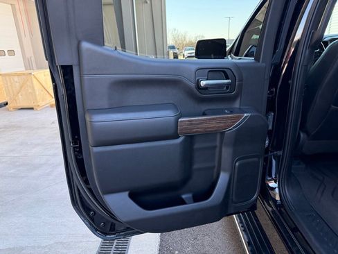 Used 2019 Chevrolet Silverado 1500 High Country w/ Technology Package image 20