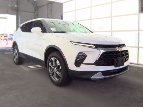 Used 2025 Chevrolet Blazer LT AWD/4WD image 3