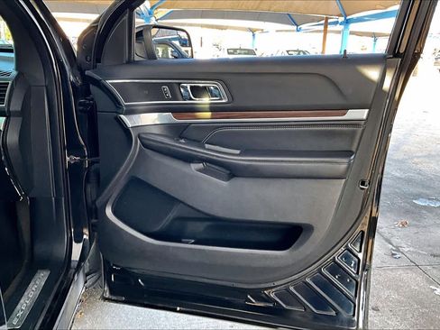 Used 2016 Ford Explorer Limited image 22