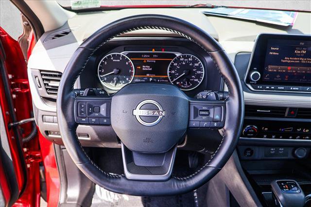Used 2025 Nissan Rogue SV AWD/4WD image 12